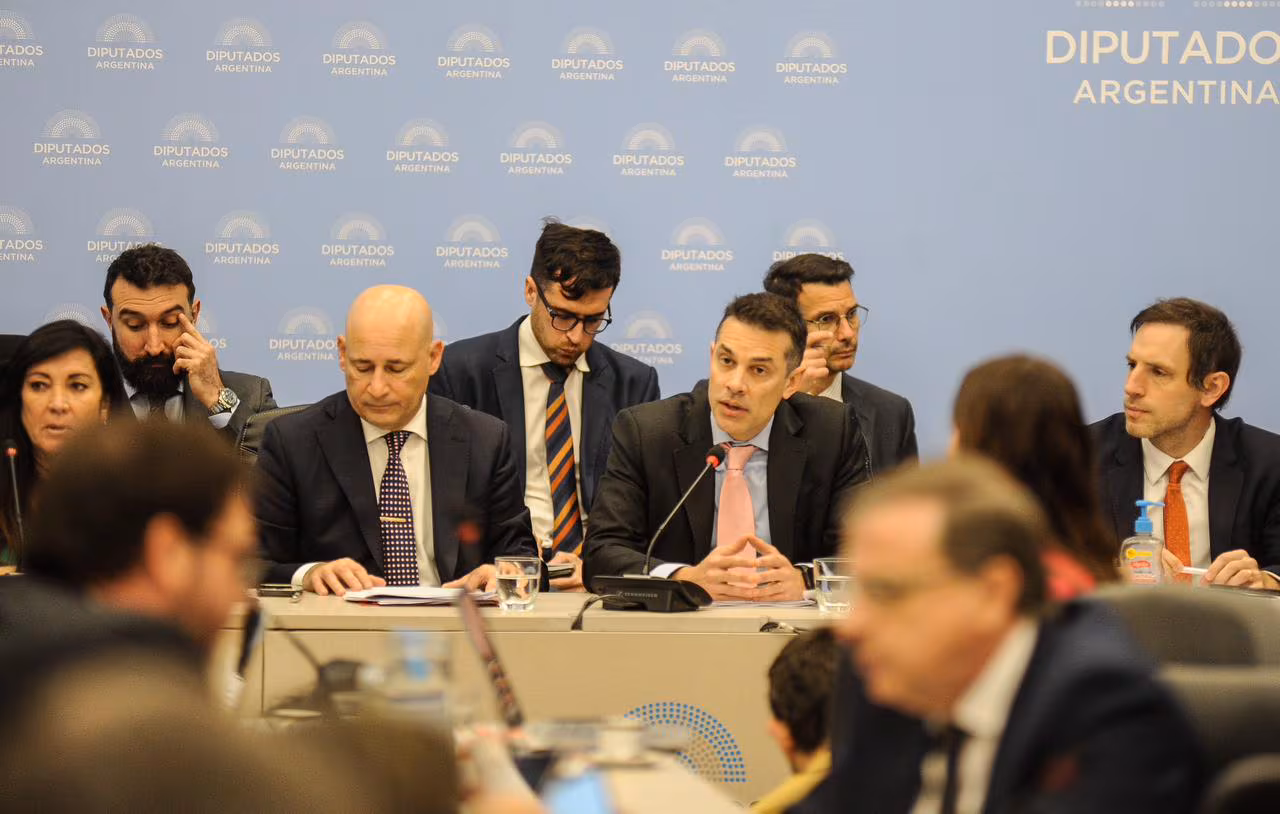 El Gobierno defendió la baja de edad de imputabilidad y la oposición expresó dudas y críticas