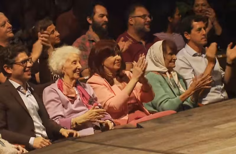 Cristina Kirchner y Axel Kicillof juntos en el aniversario de Abuelas de Plaza de Mayo
