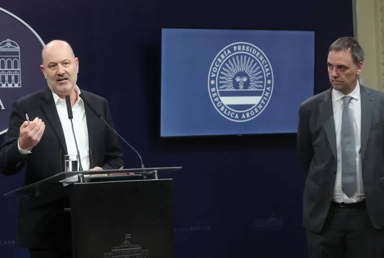 Se prohíben cargos hereditarios en la administración pública