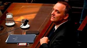 Denuncian a Manuel Adorni por presuntas presiones a un testigo y piden su detención